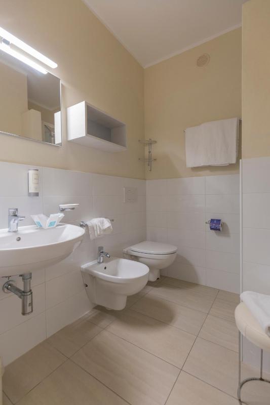 Double or Twin Room image 3