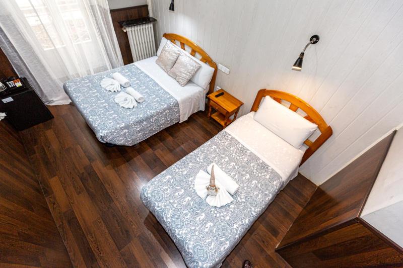 Standard Triple Room image 1