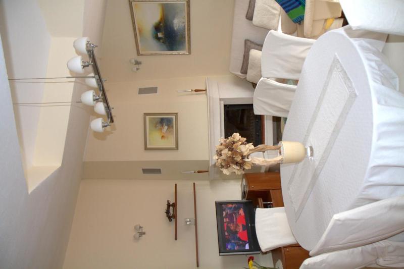 Deluxe One-Bedroom Apartment with Sea View image 1