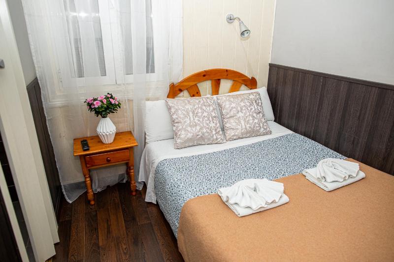 Small Interior Double Room image 4