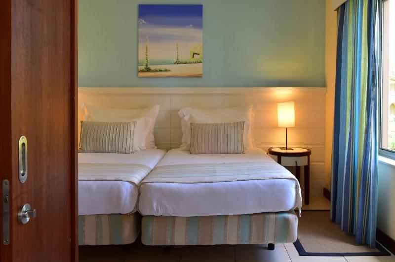 One-Bedroom Suite (2 adults + 2 Children) image 2