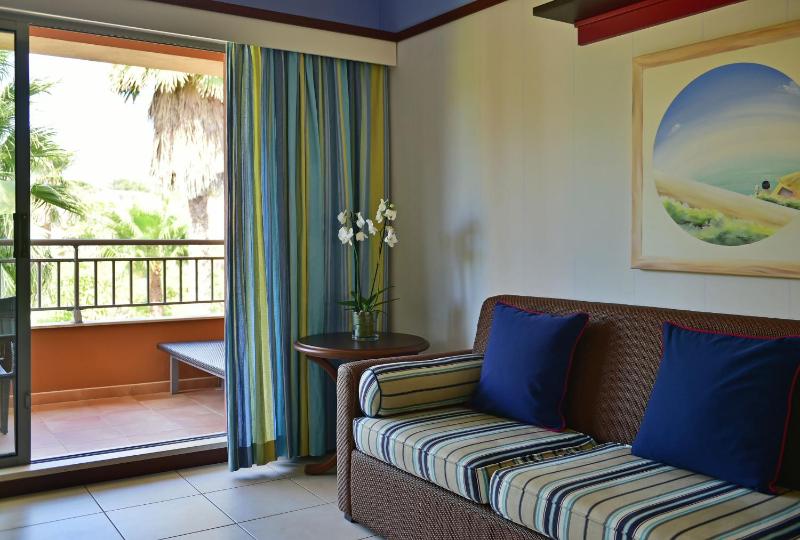 One-Bedroom Suite (2 adults + 2 Children) image 3