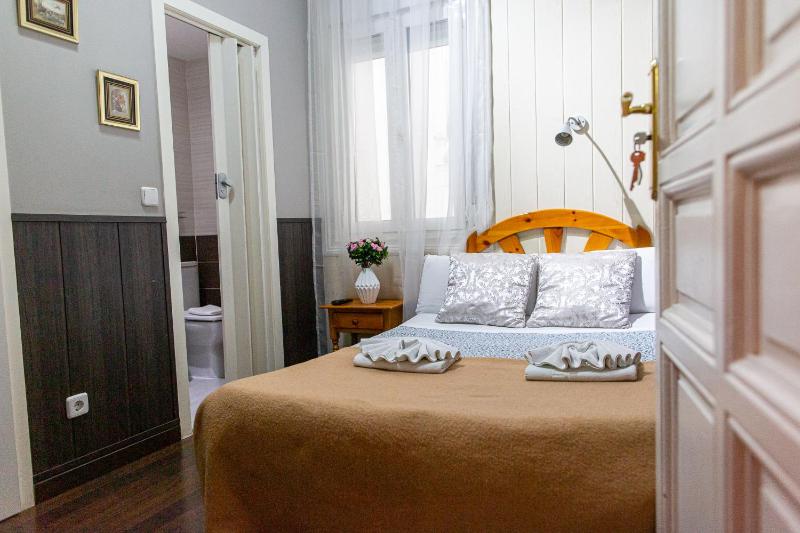 Small Interior Double Room image 2