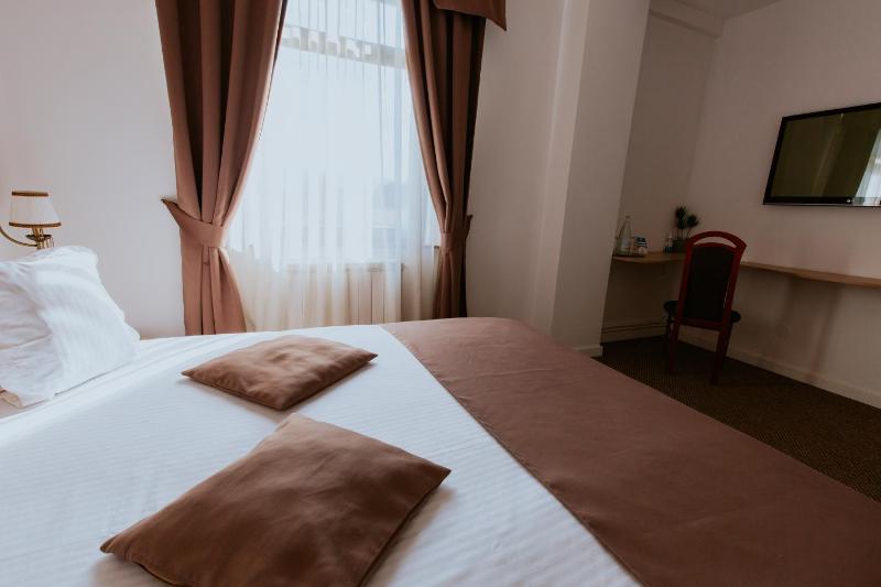 Double Room image 3