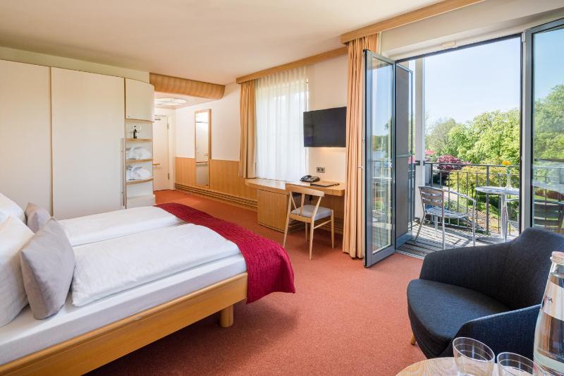 Premium Double Room With Lake View image 4