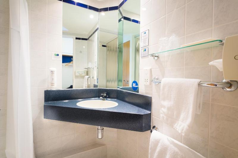Standard Double Room with Sofa Bed and Free Hot Breakfast image 1