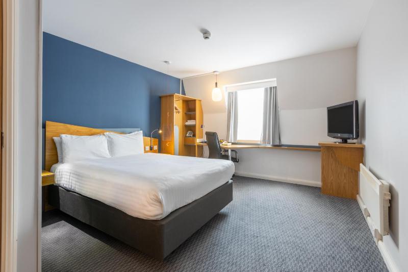 Double Room with Free Hot Breakfast - Accessible image 4