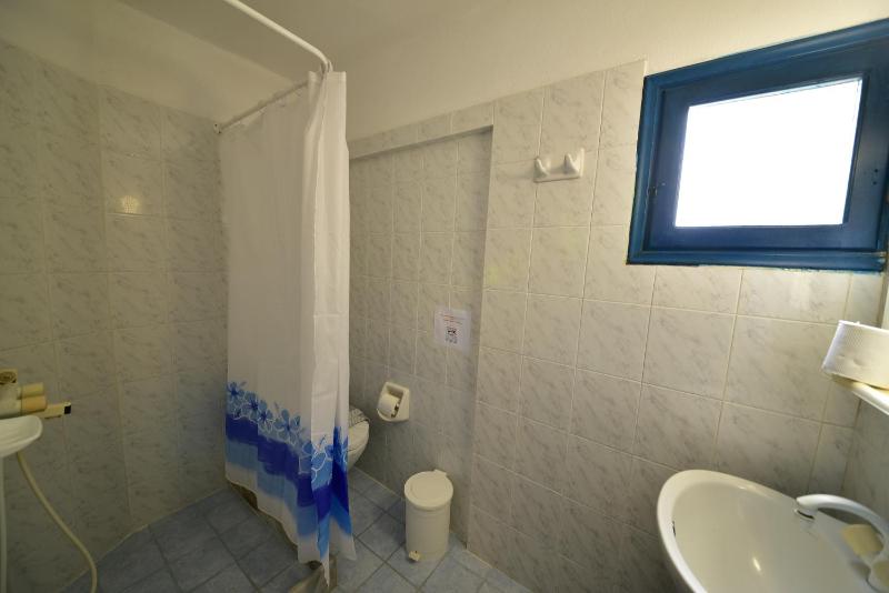 Double Room with Pool View image 2