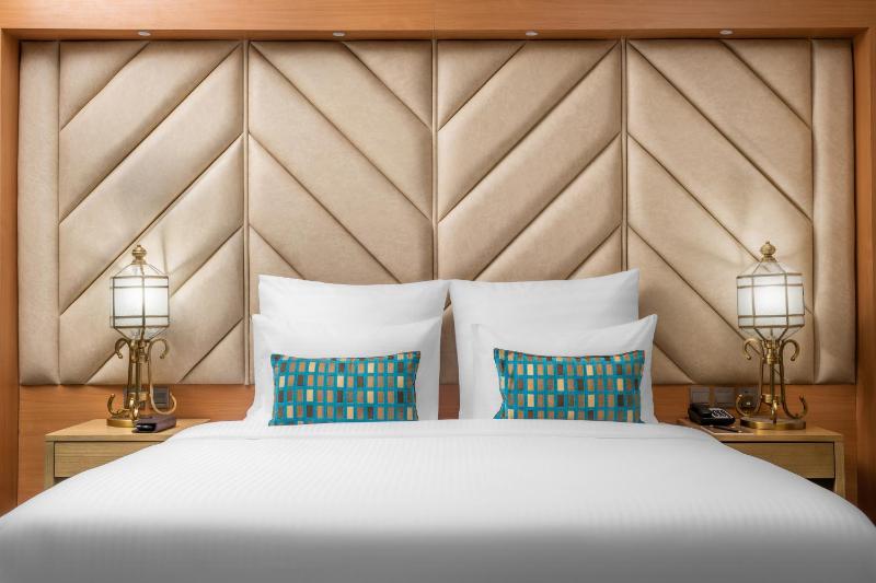 Standard King Room image 1
