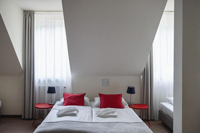 Quadruple Room image 4