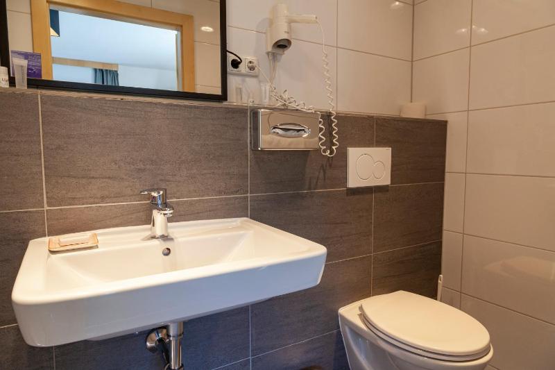 Double Room image 4