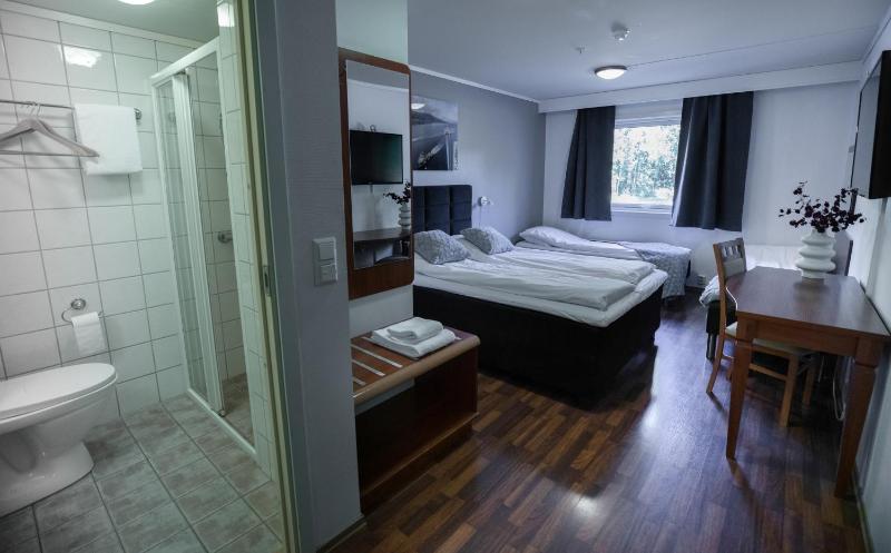 Quadruple Room image 3