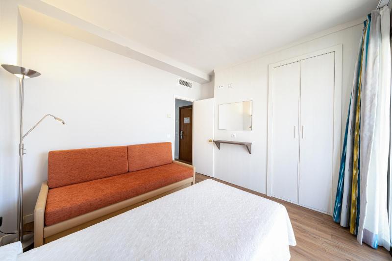 Family Room with Sea View image 4