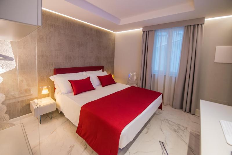 Standard Double Room image 3