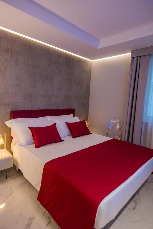 Standard Double Room image 2