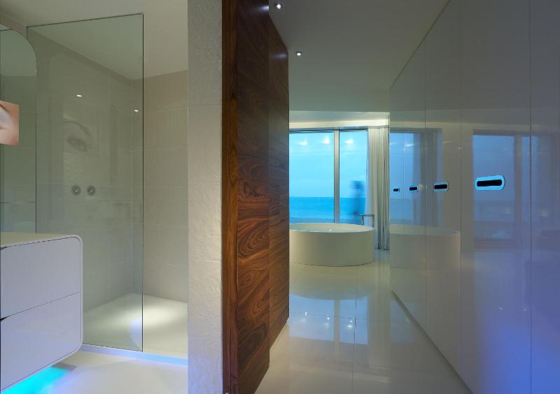 Luxury Suite image 4