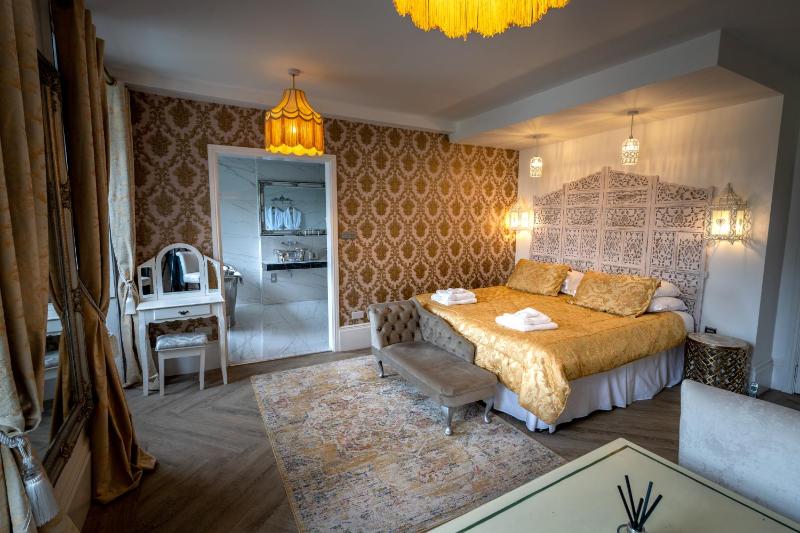 Superior King Room image 1