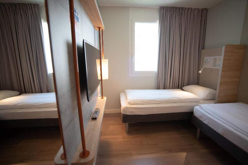 Double Room image 3