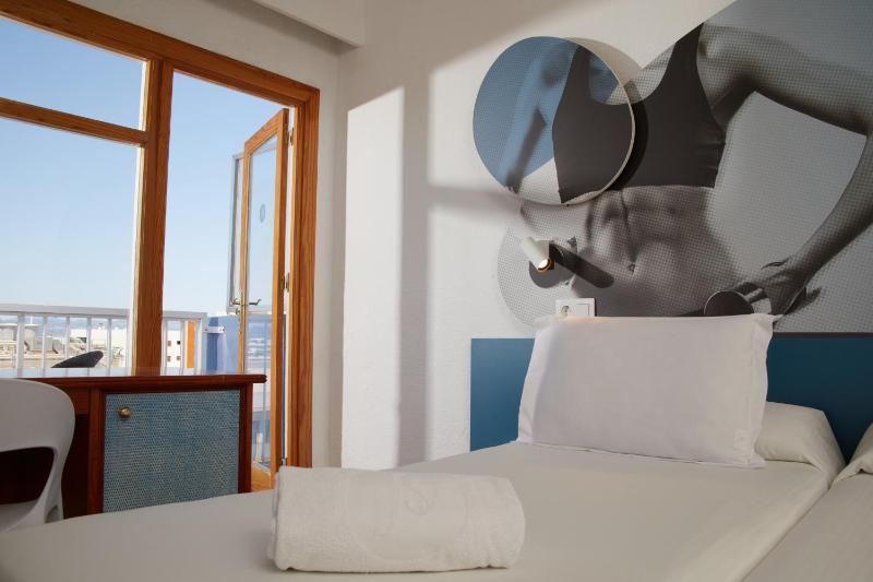 Double Room High Floor with Balcony  image 2
