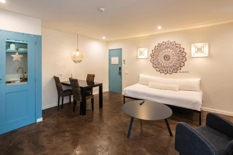 One-Bedroom Apartment image 2