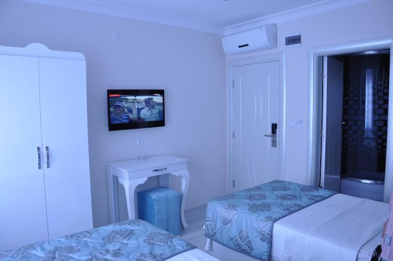 Twin Room image 1