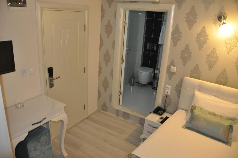Single Room image 1