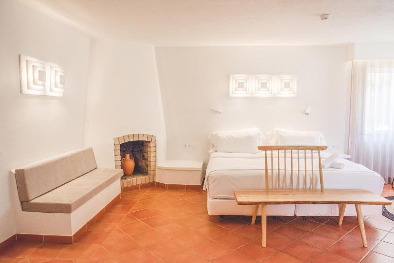 Deluxe Studio Apartment image 4