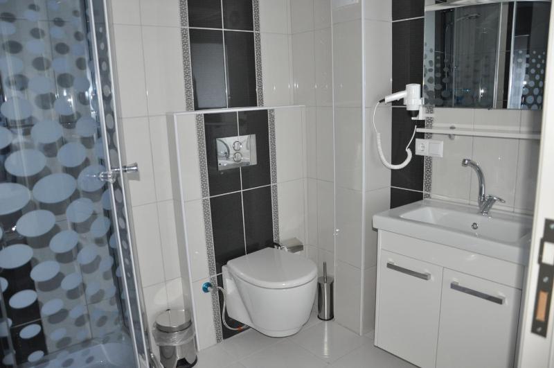 Twin Room image 2