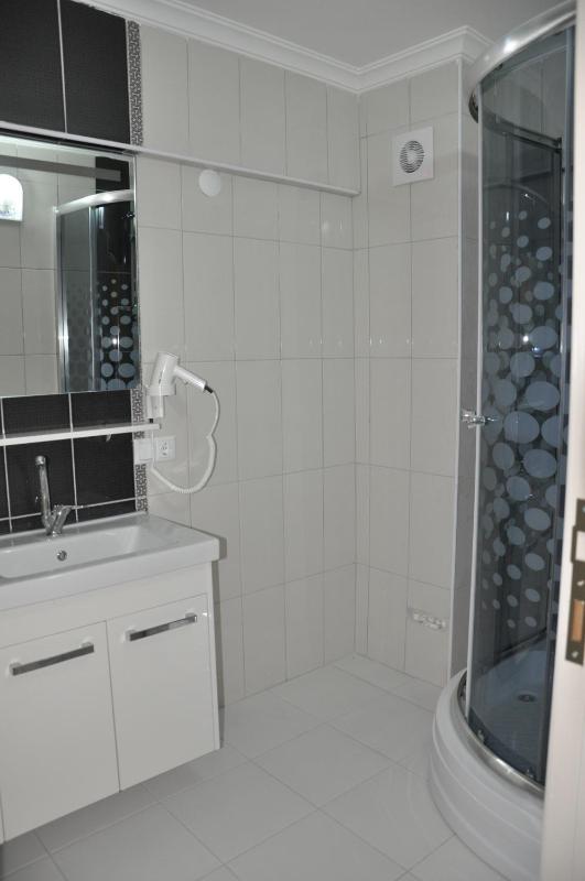 Single Room image 3