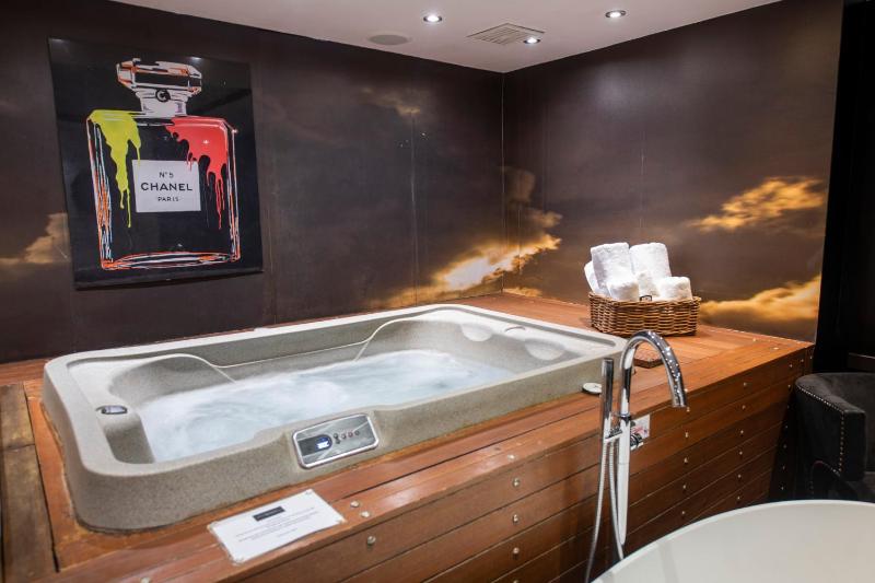 Drop Dead Gorgeous Splash Suite image 3