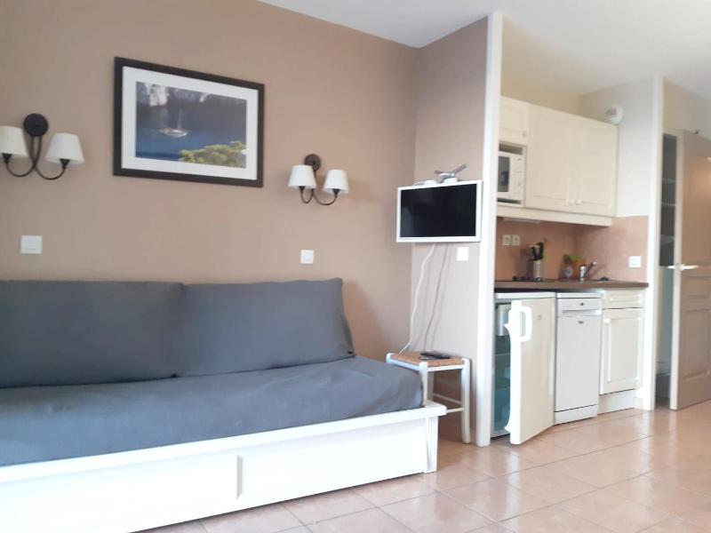 Appartement avec piscine à Six-Fours-les-Plages 32 m² vue mer - image 2