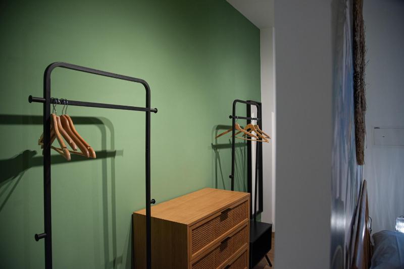Deluxe King Room image 4