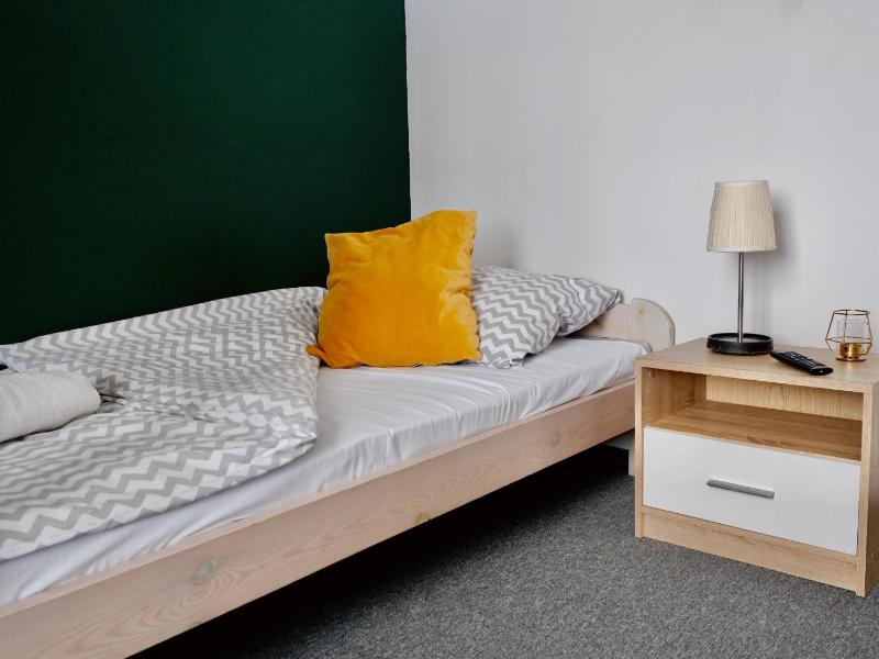 Single Room with Shared Bathroom image 4