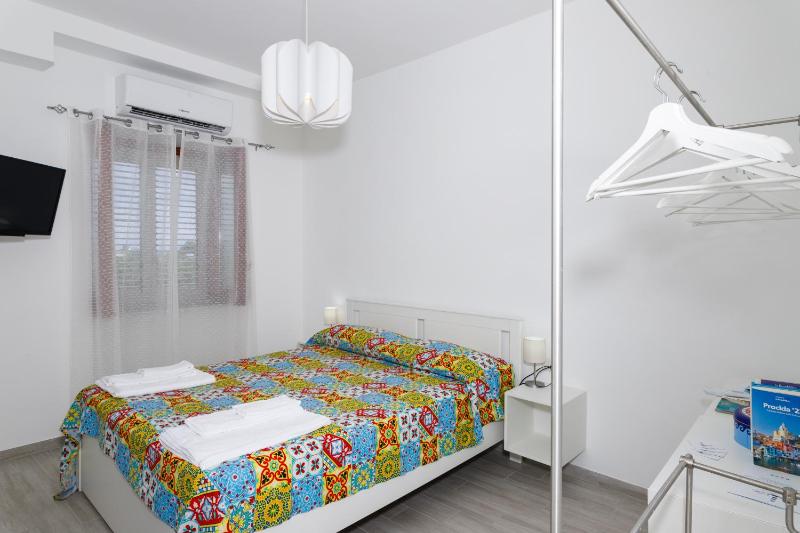 Double Room with Sea View image 4