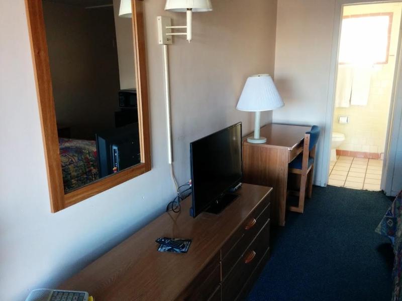 King Room - Non-Smoking image 4