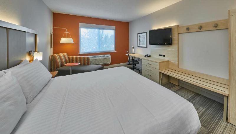 Standard King Room image 2