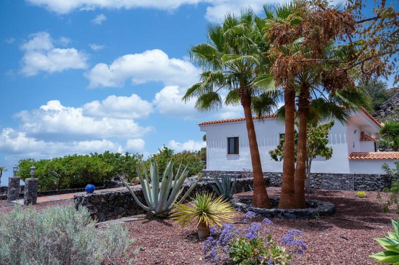 Deluxe Two-Bedroom Villa with Private Pool and Sea View (4 Adults) image 2
