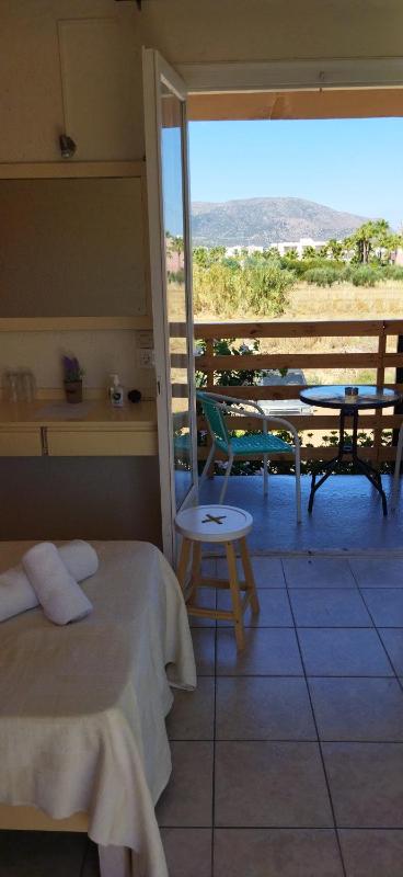 Twin Room with Private Bathroom image 4