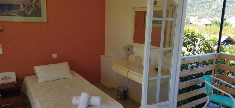 Twin Room with Private Bathroom image 3