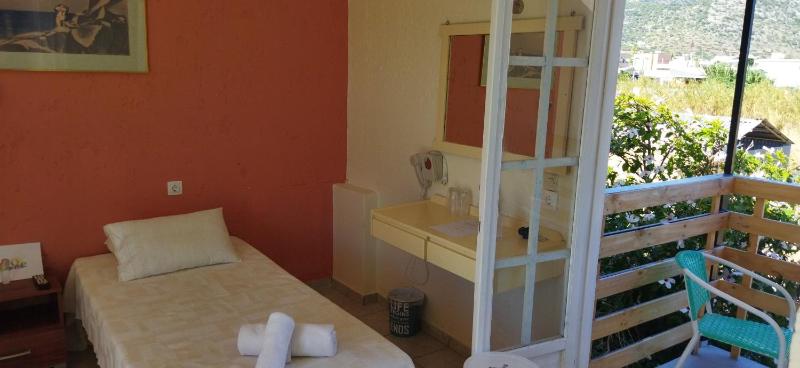 Twin Room with Balcony image 2