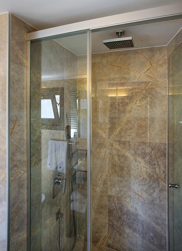 Deluxe Double Room with Balcony image 2