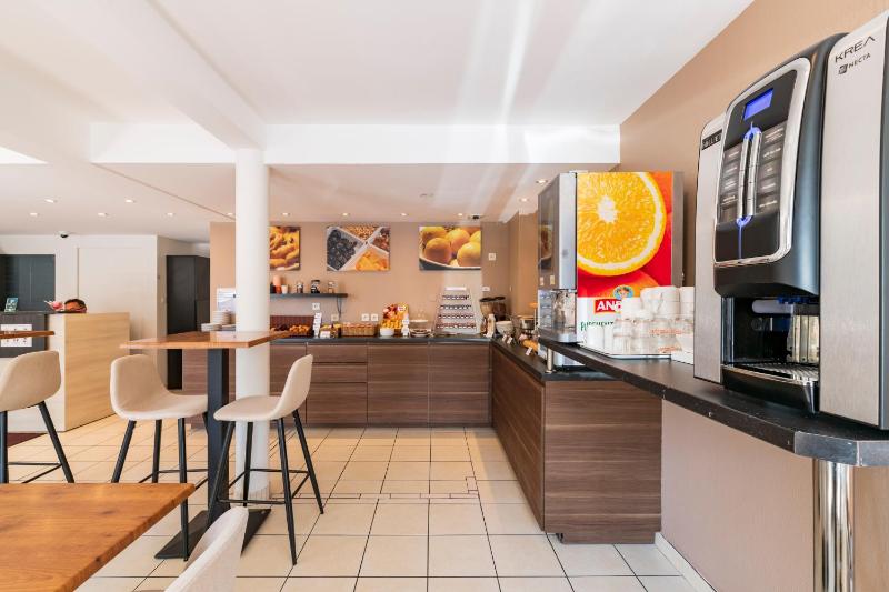 Apartment 6 People with Kitchenette image 4