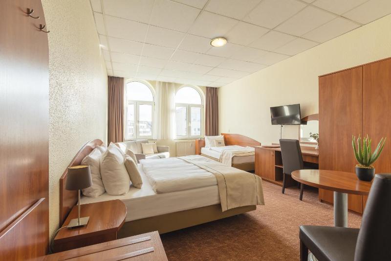 Comfort Quadruple Room image 1