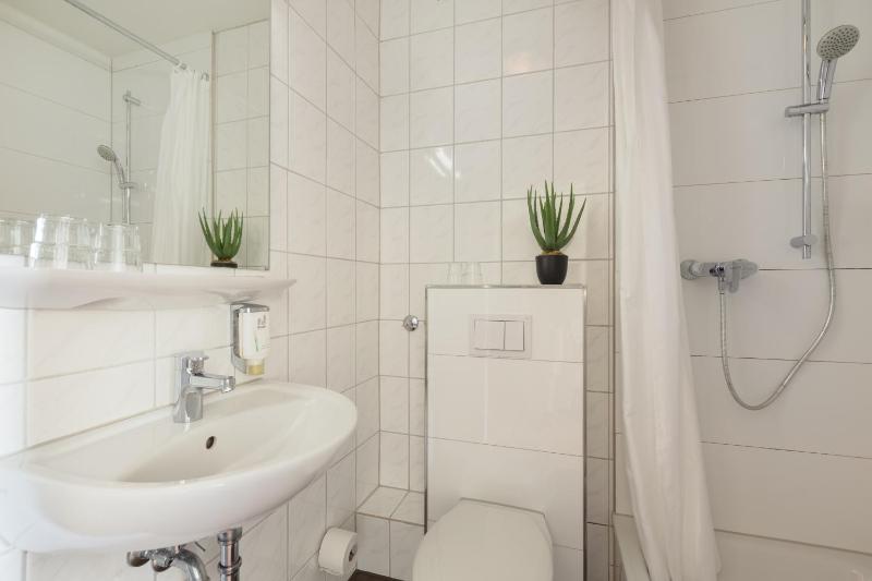 Queen Room with Shared Bathroom image 1