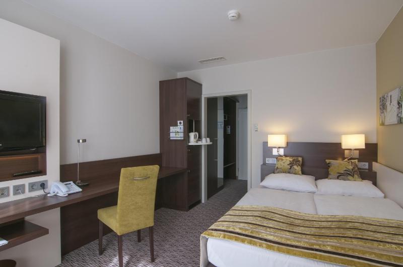 Standard Room image 4