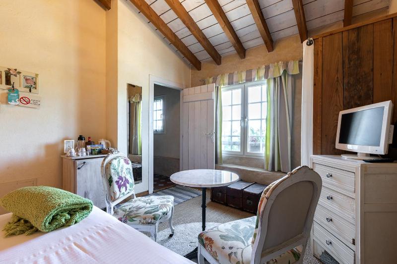 Double Room image 3