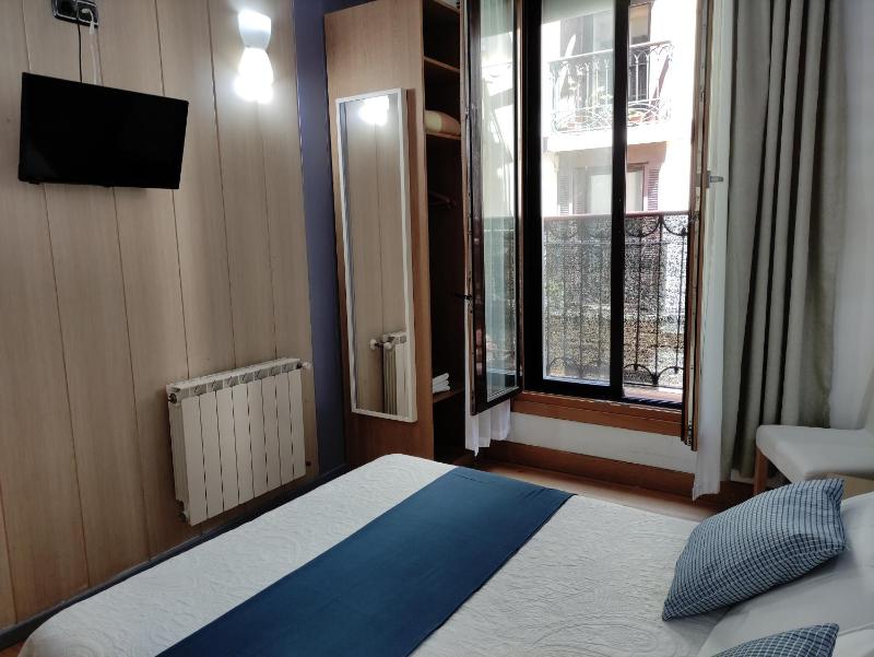 Pension AlojaDonosti - image 16