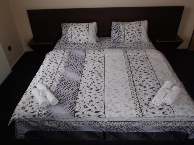 Deluxe Double Room with Bath image 3