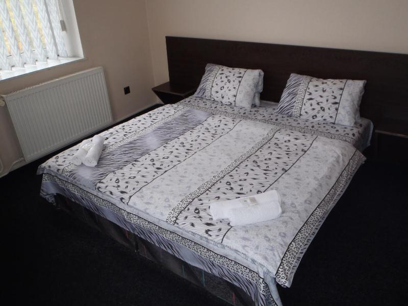 Deluxe Double Room with Bath image 2