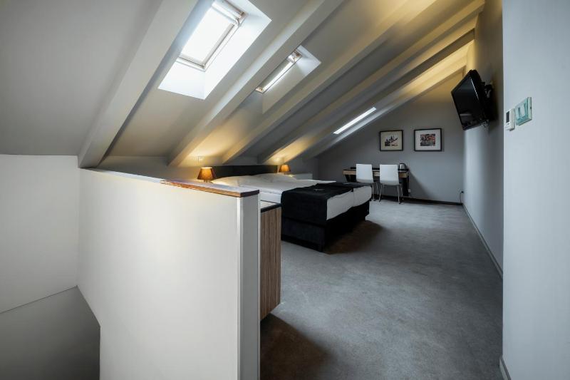 Standard Double Room image 4